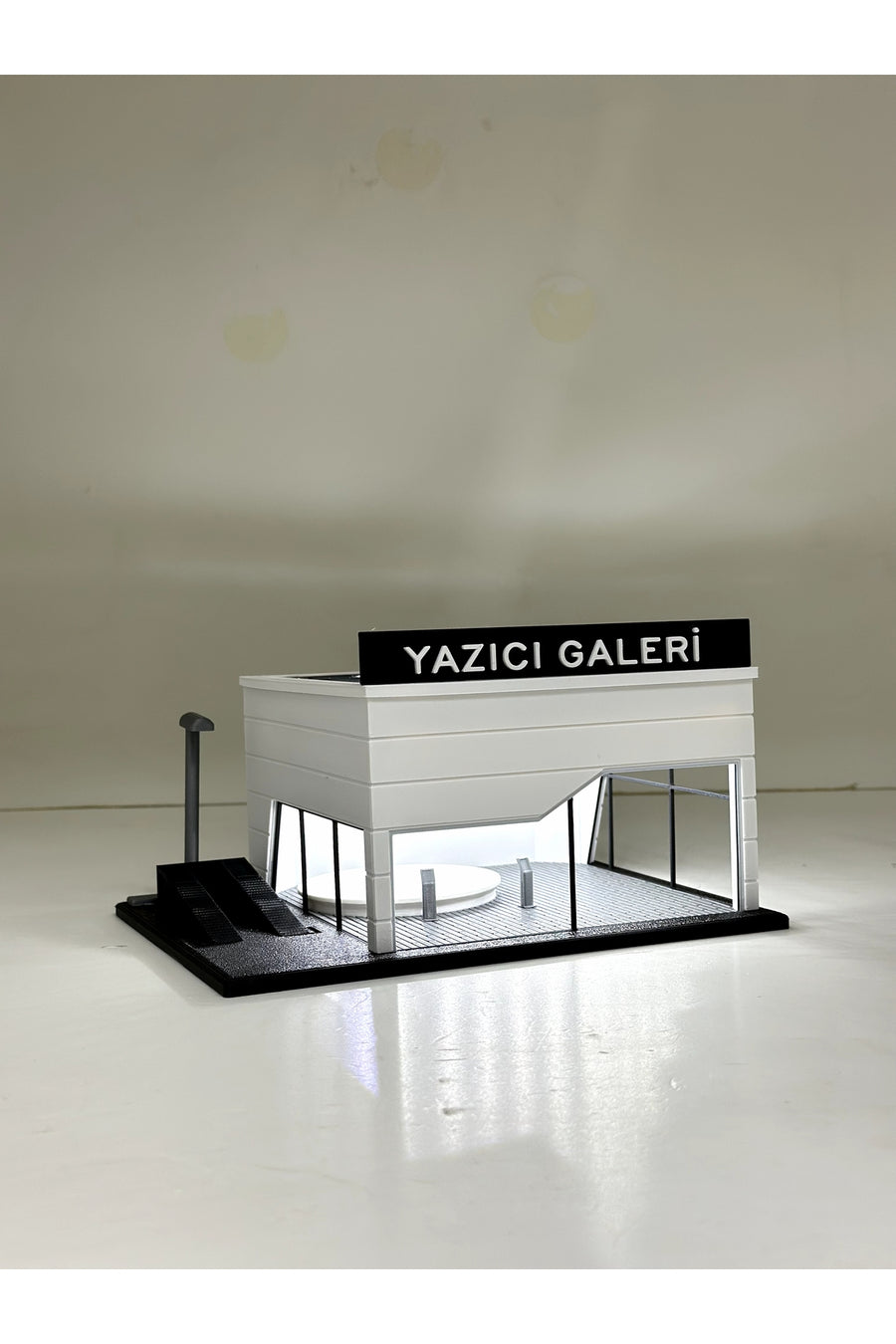 Butik 1/64 Ölçekli Beyaz Renk Ledli Showroom Tasarımlı Diorama Araç Sergileme Garajı 3D Baskı