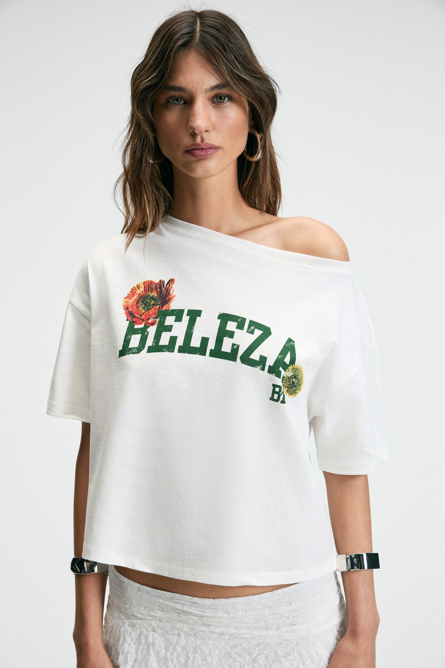 GRIMELANGE QALY Kadın Kayık Yaka Tek Omuz Kısa Kol Ön Ve Arka Baskı Detaylı Relaxed Ekru T-Shirt - Ekru