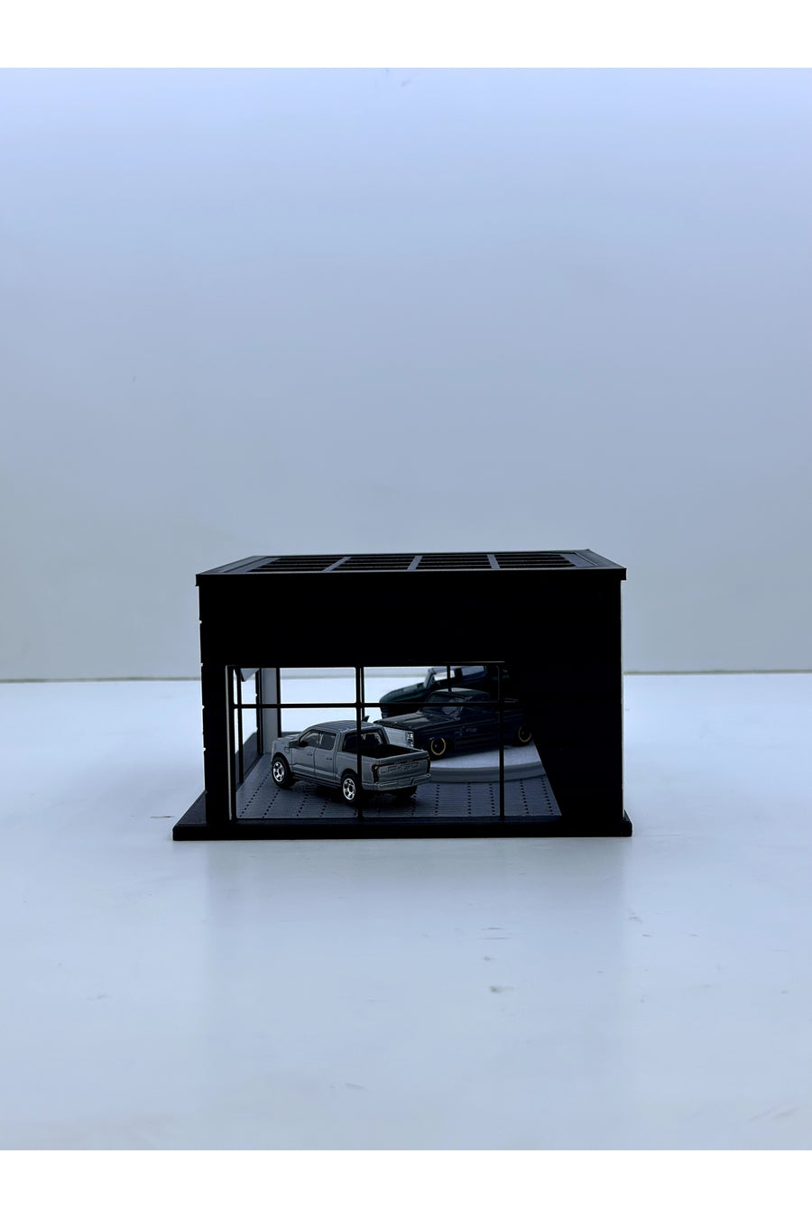 Butik 1/64 Ölçekli Siyah Renk Showroom Tasarımlı Diorama Araç Sergileme Garajı 3D Baskı