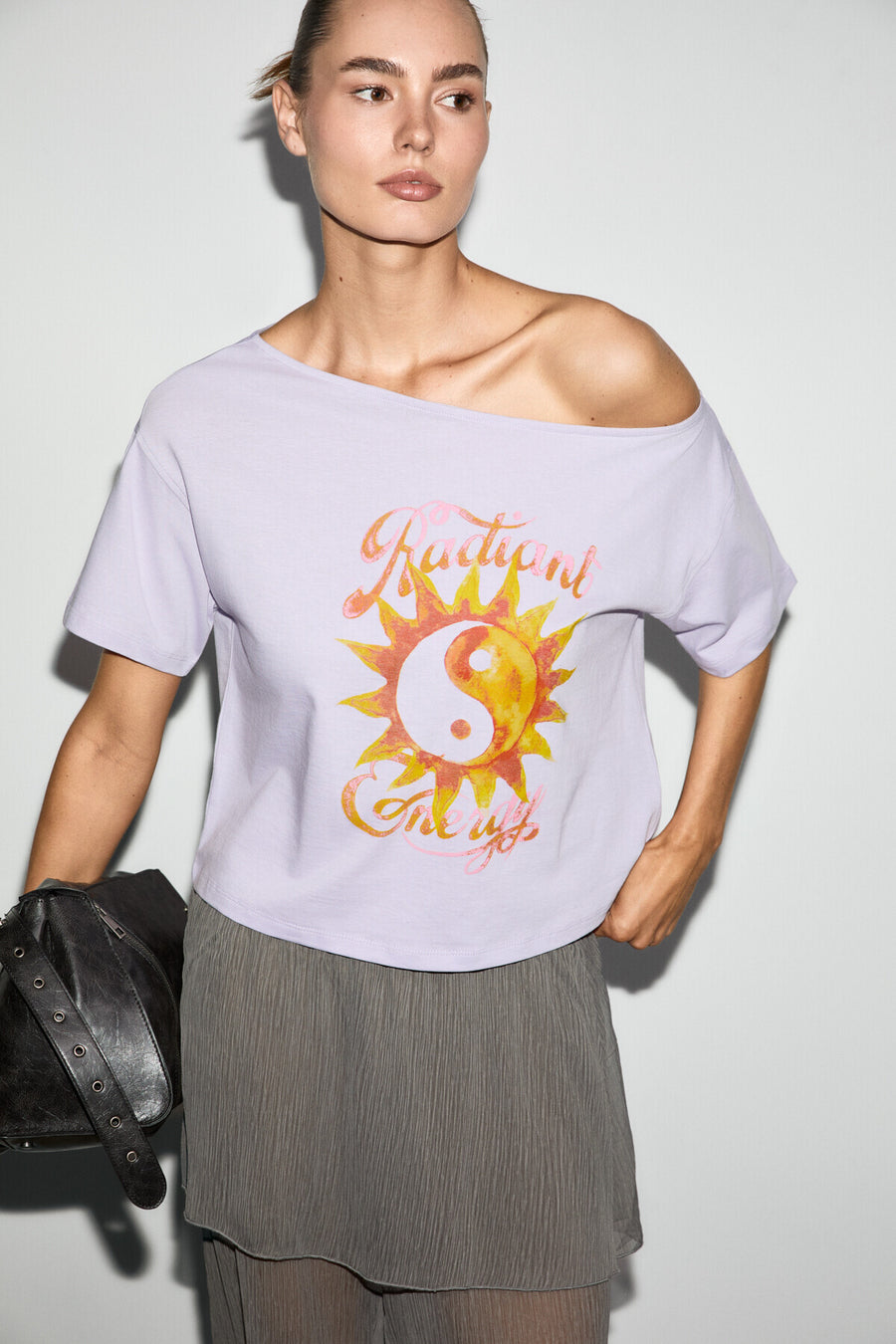 GRIMELANGE QALY Kadın Kayık Yaka Tek Omuz Kısa Kol Ön Ve Arka Baskı Detaylı Relaxed Ekru T-Shirt - Lila