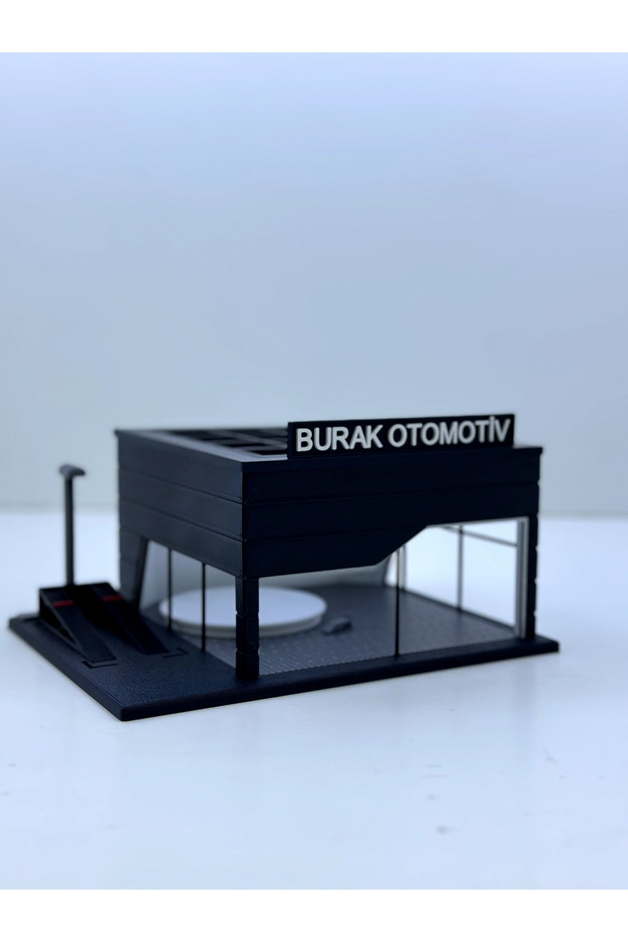Butik 1/64 Ölçekli Siyah Renk Showroom Tasarımlı Diorama Araç Sergileme Garajı 3D Baskı