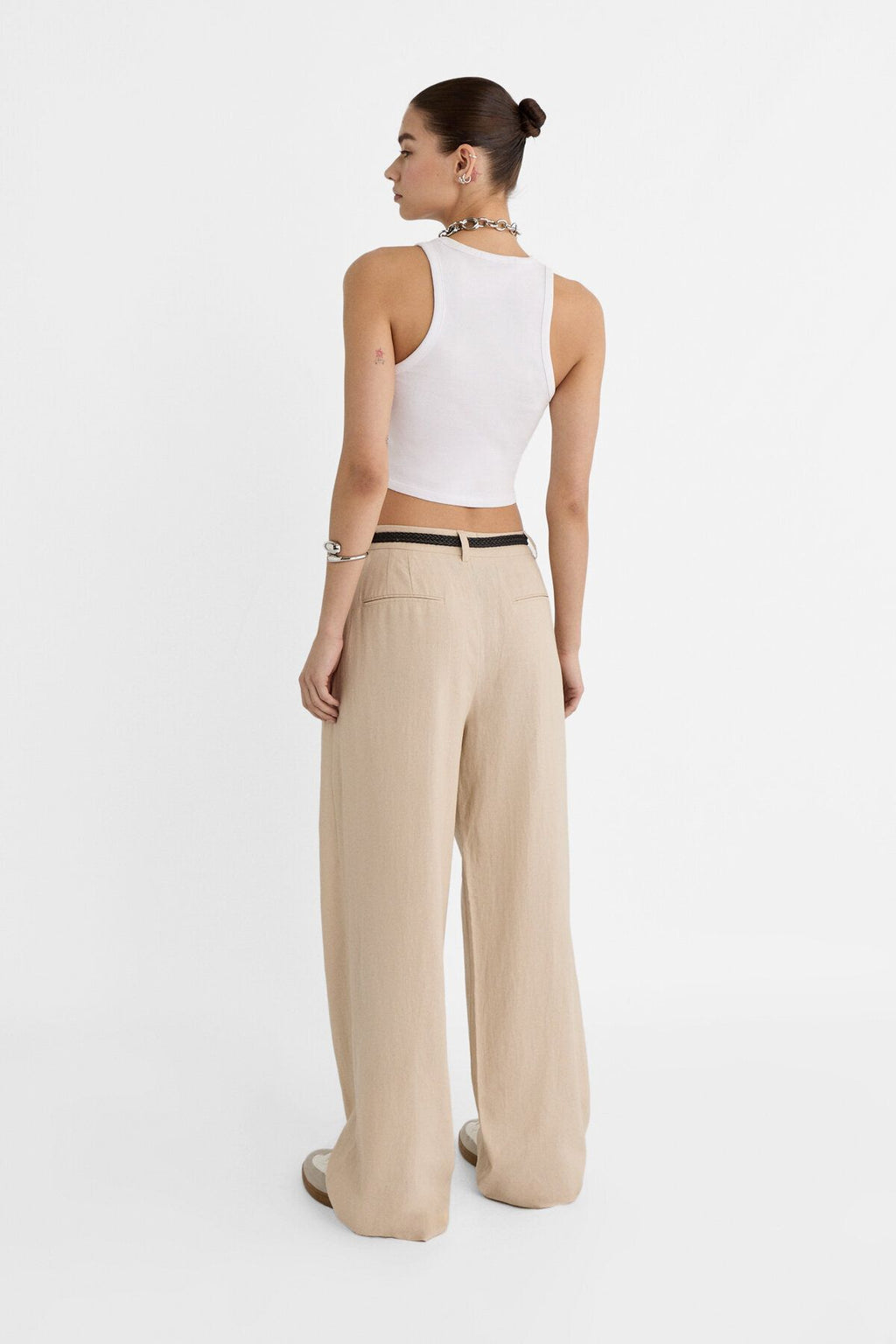 Stradivarius Kemerli keten karışımlı pantolon Standart Materyal