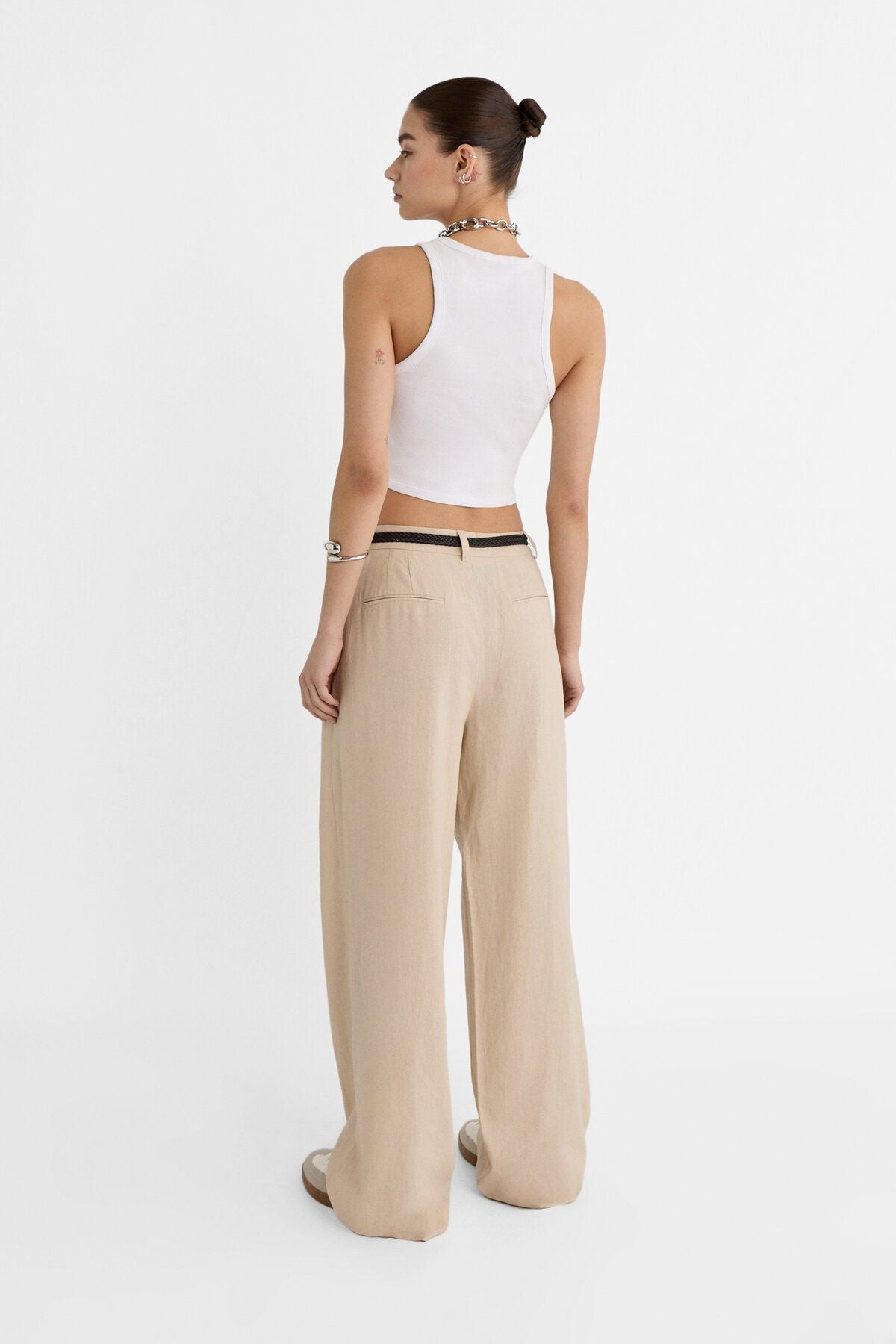 Stradivarius Kemerli keten karışımlı pantolon Standart Materyal