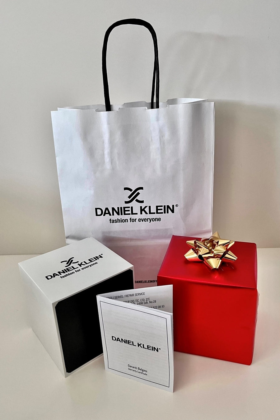 Daniel Klein Marka Kadranı Sedefli Kordonu Gold Gümüş Renk Takvimli Kadın Kol Saati