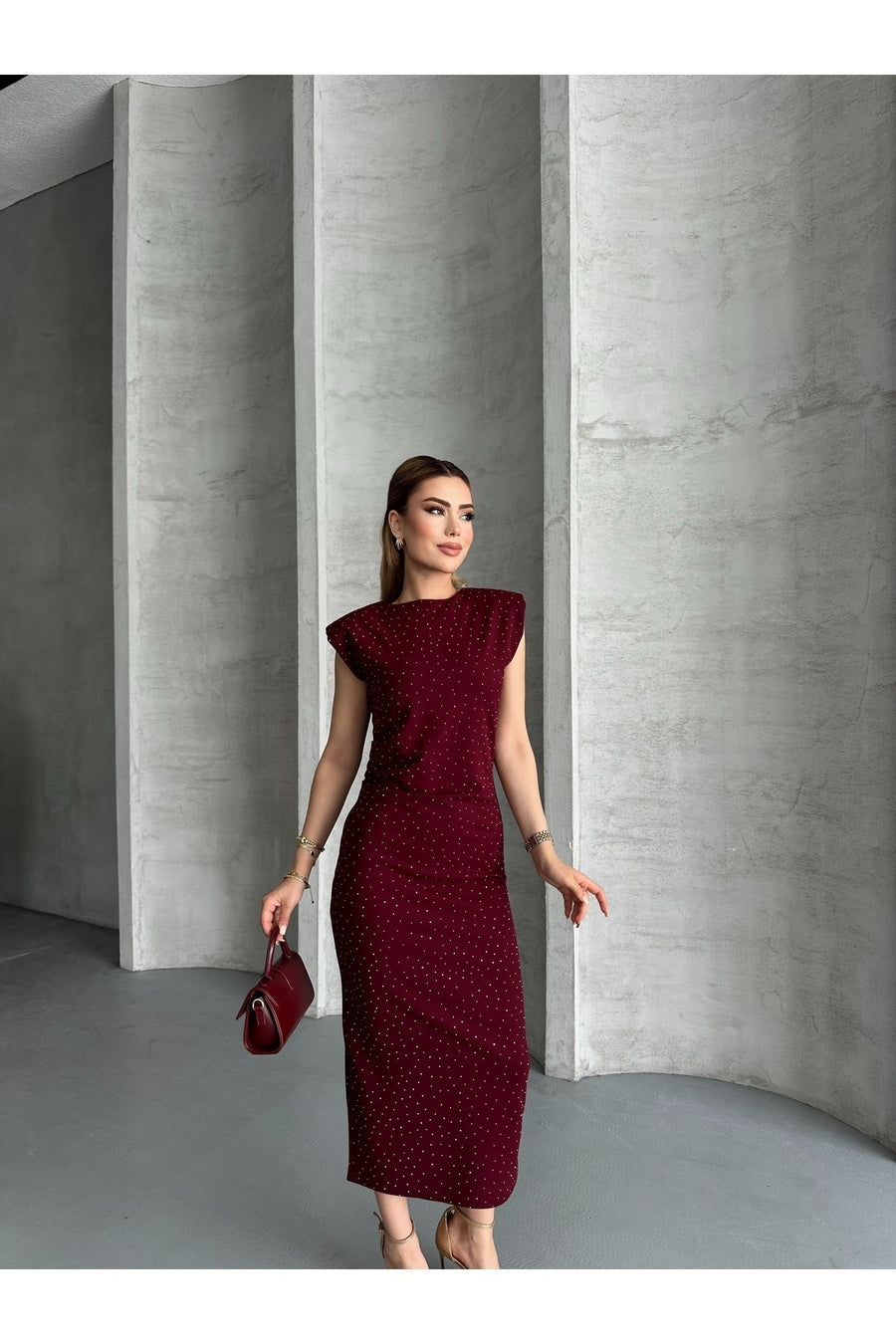 Moda Palmiss Kadın Lacivert Taş Detaylı Omuz Vatkalı Midi Elbise - Bordo