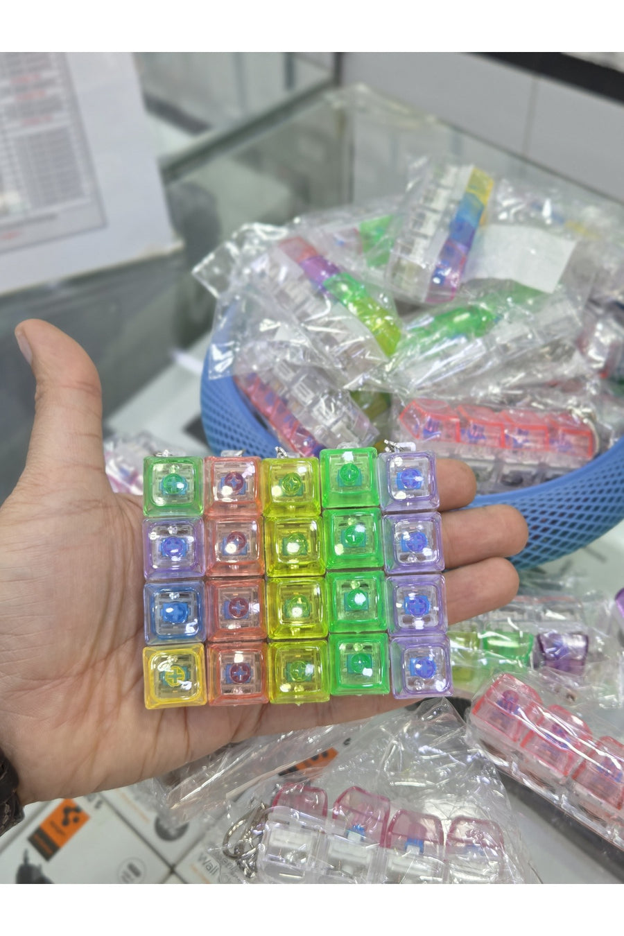 BESTTOYS Işıklı stres giderici click sesli ışıklı klavye LED ışıklı klavye anahtarlık KARIŞIK RENK GÖNDERİLİR