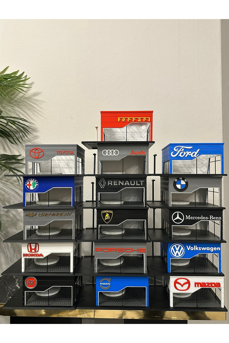 Butik 3D Baskı 1/64 Ölçekli Mercedes Showroom Tasarımlı Diorama Araç Sergileme Garajı
