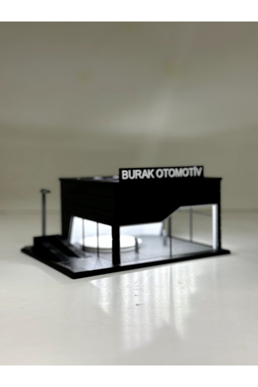 Butik 1/64 Ölçekli Siyah Renk Ledli Showroom Tasarımlı Diorama Araç Sergileme Garajı 3D Baskı