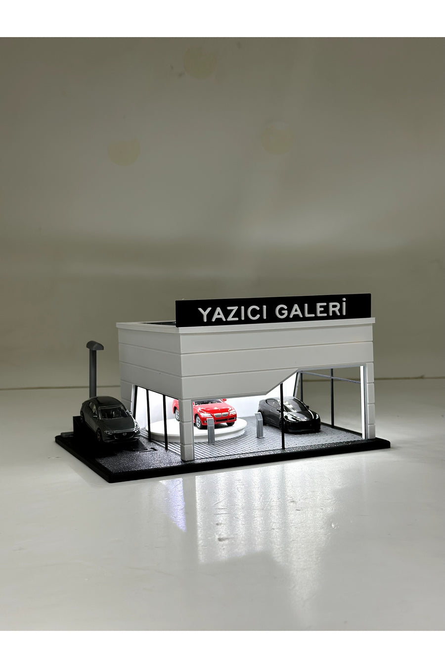 Butik 1/64 Ölçekli Beyaz Renk Ledli Showroom Tasarımlı Diorama Araç Sergileme Garajı 3D Baskı