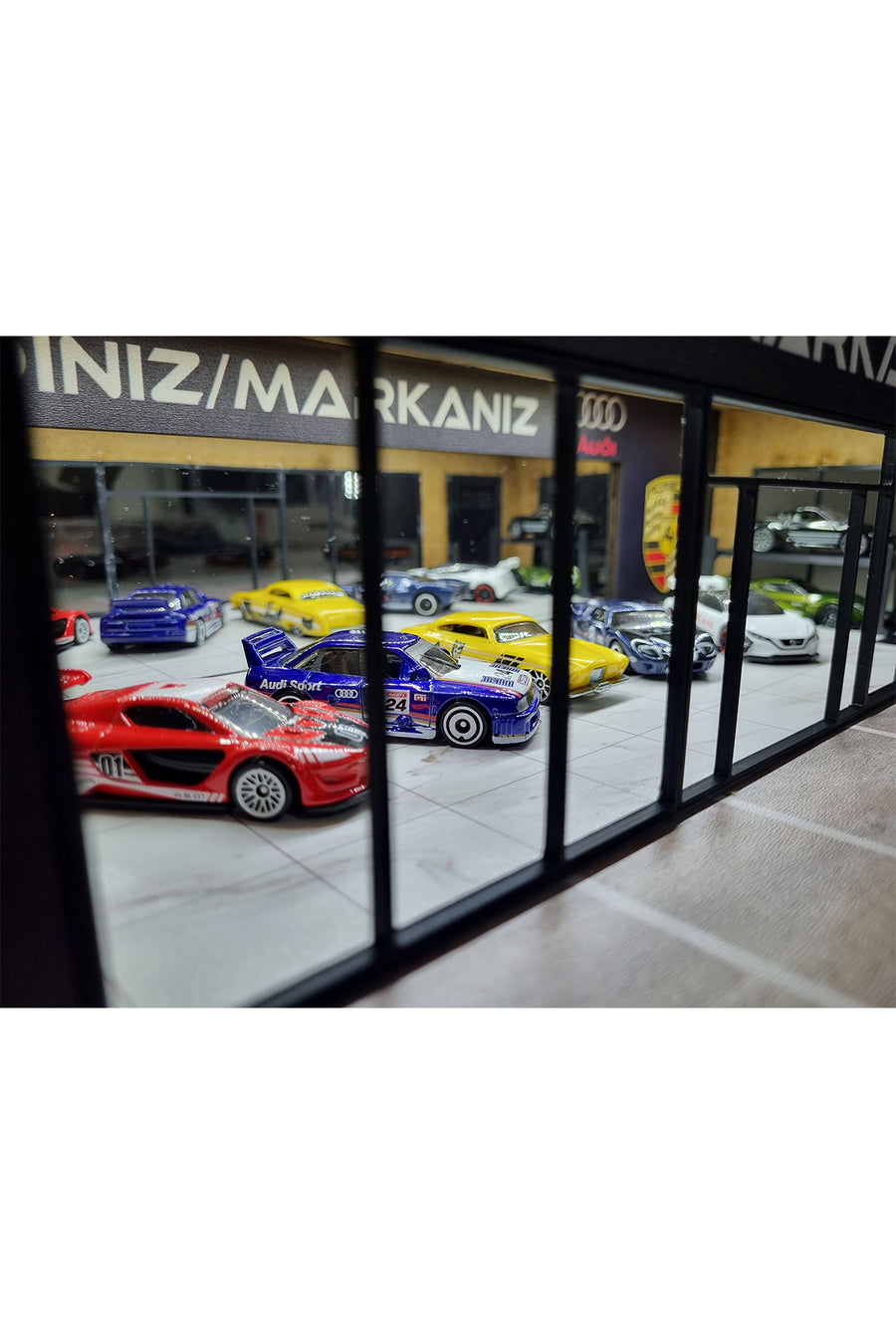 Perlamco Kişileştirilebilir Showroom Galeri Service diorama isimli galeri Led Aydınlatmalı 1/64 ölçek Uyumlu