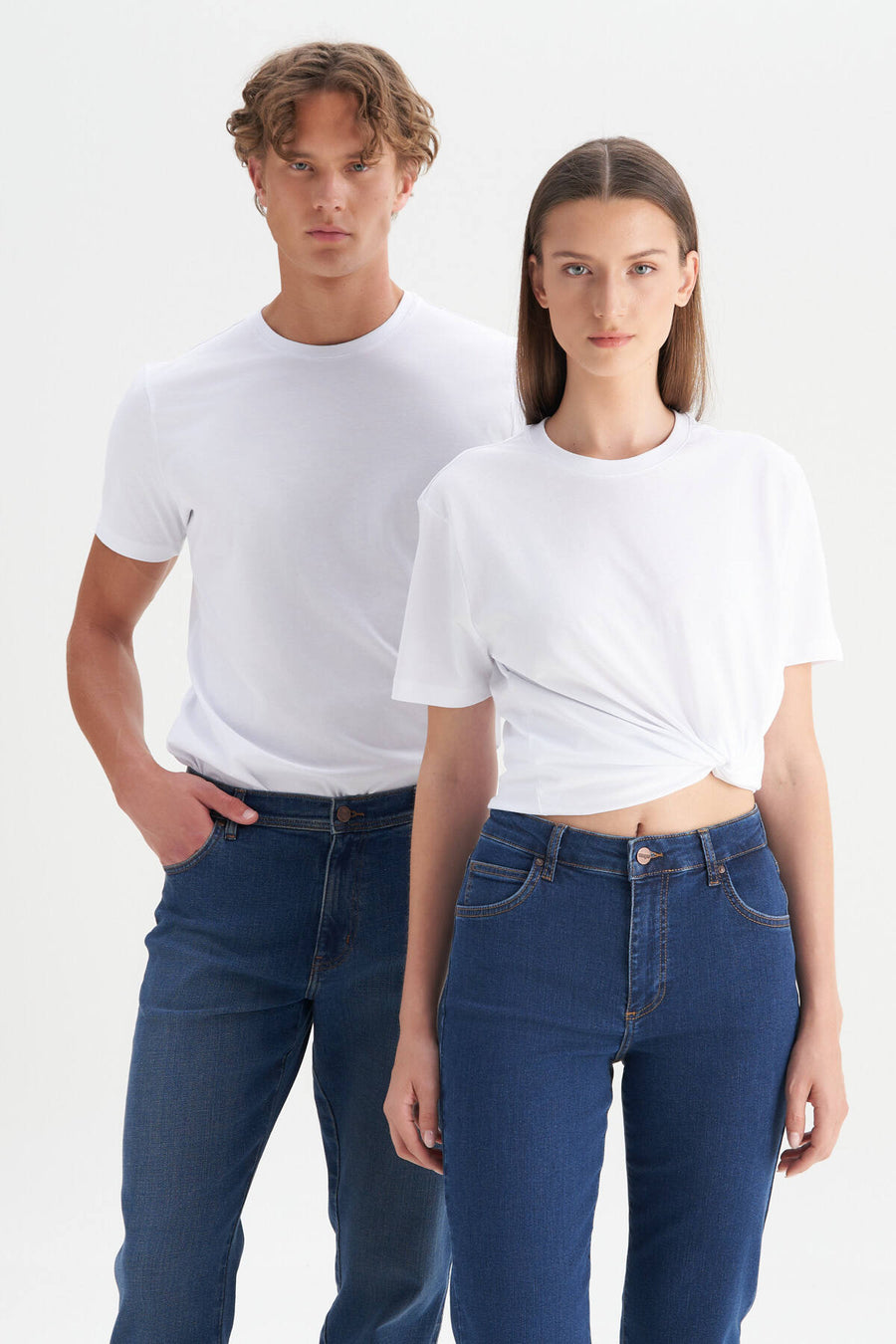 AC&Co / Altınyıldız Classics Erkek/unisex Beyaz %100 Pamuk Slim Fit Dar Kesim Bisiklet Yaka Basic Tişört - Lacivert