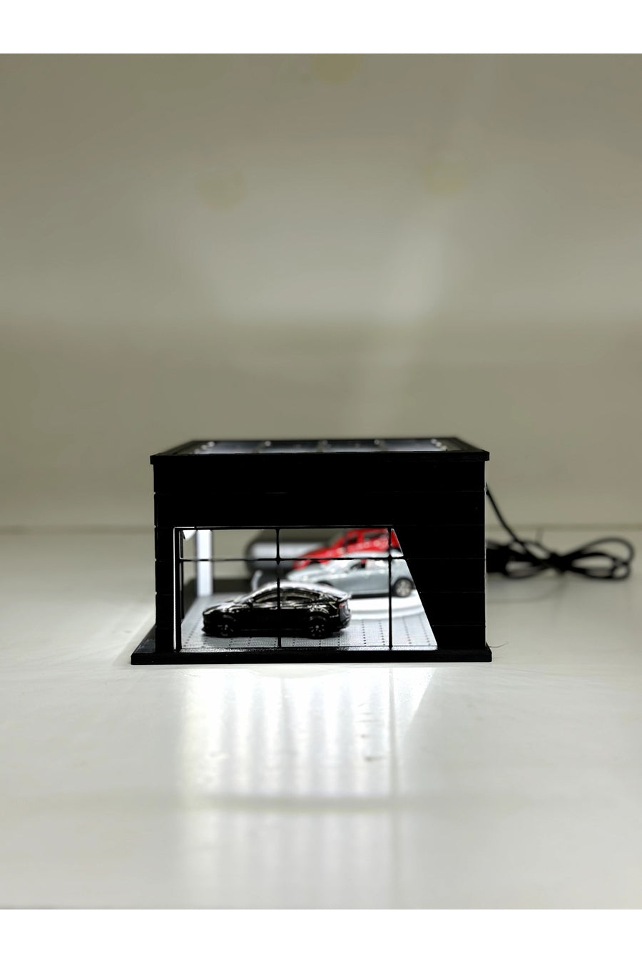 Butik 1/64 Ölçekli Siyah Renk Ledli Showroom Tasarımlı Diorama Araç Sergileme Garajı 3D Baskı