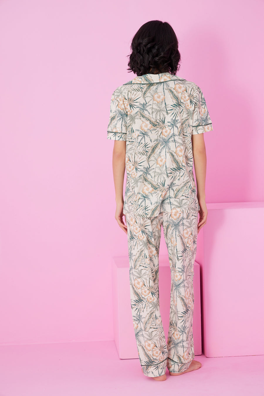 Siyah İnci yeşil yaprak Desenli Kısa Kollu Düğmeli Biyeli Pijama Takım7855 - Pembe